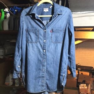 Levi’s boyfriend button down